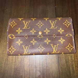 AUTHENTIC Louis Vuitton Monogram Sarah Porte
